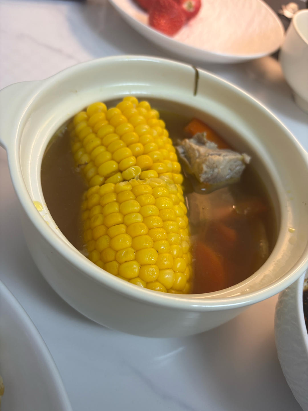滋补养生 —— 玉米胡萝卜清炖排骨汤🌽