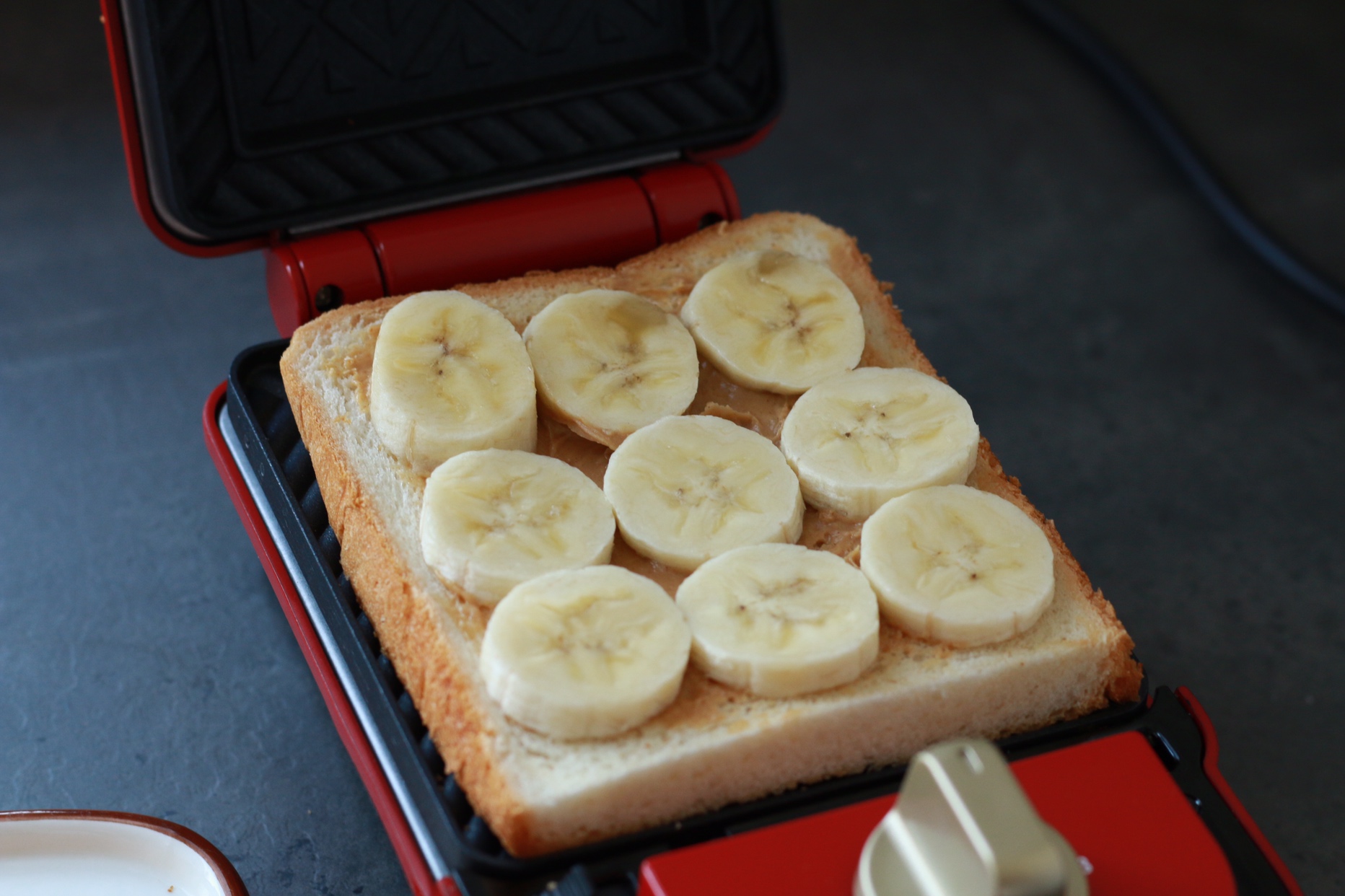 花生酱香蕉三明治（轻食机热压）简单又好吃的做法 步骤3