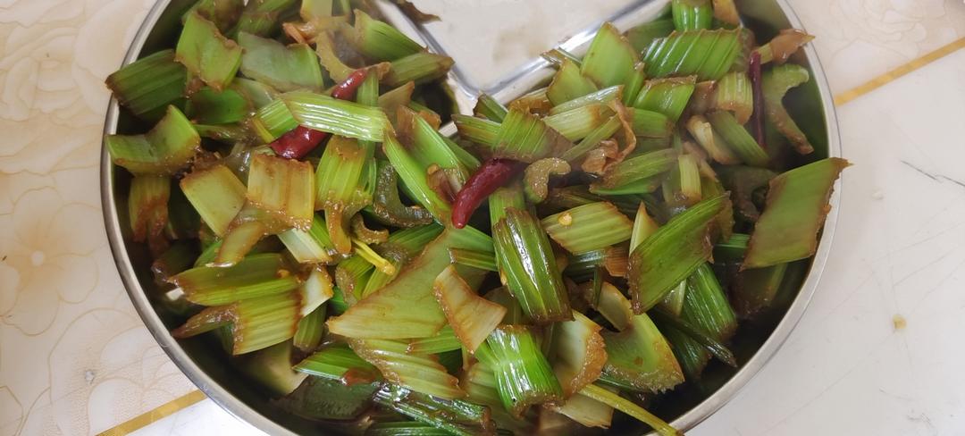 素炒芹菜