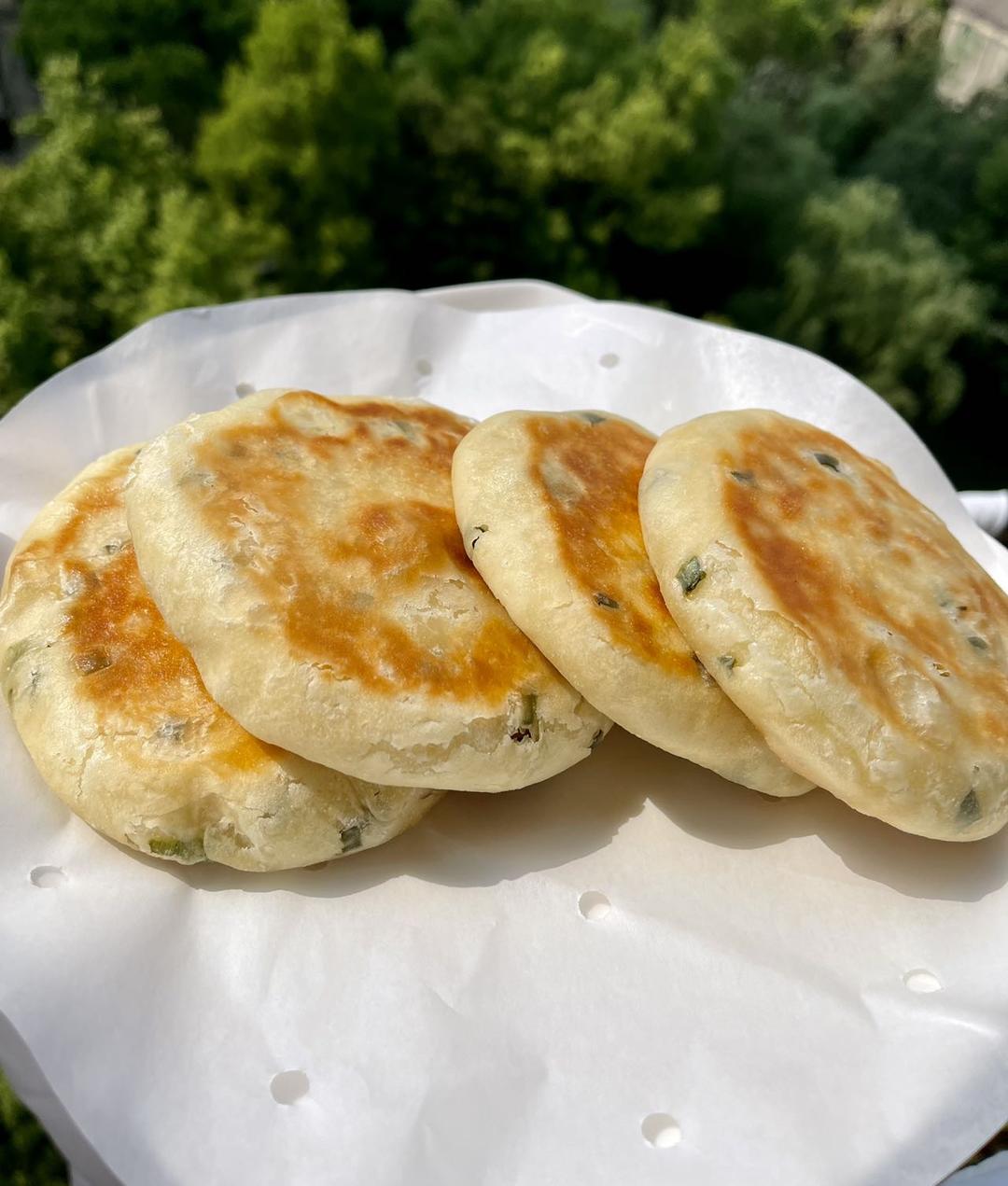 懒人版葱香发面饼 要多软有多软 零失败的方子 附细节视频详解