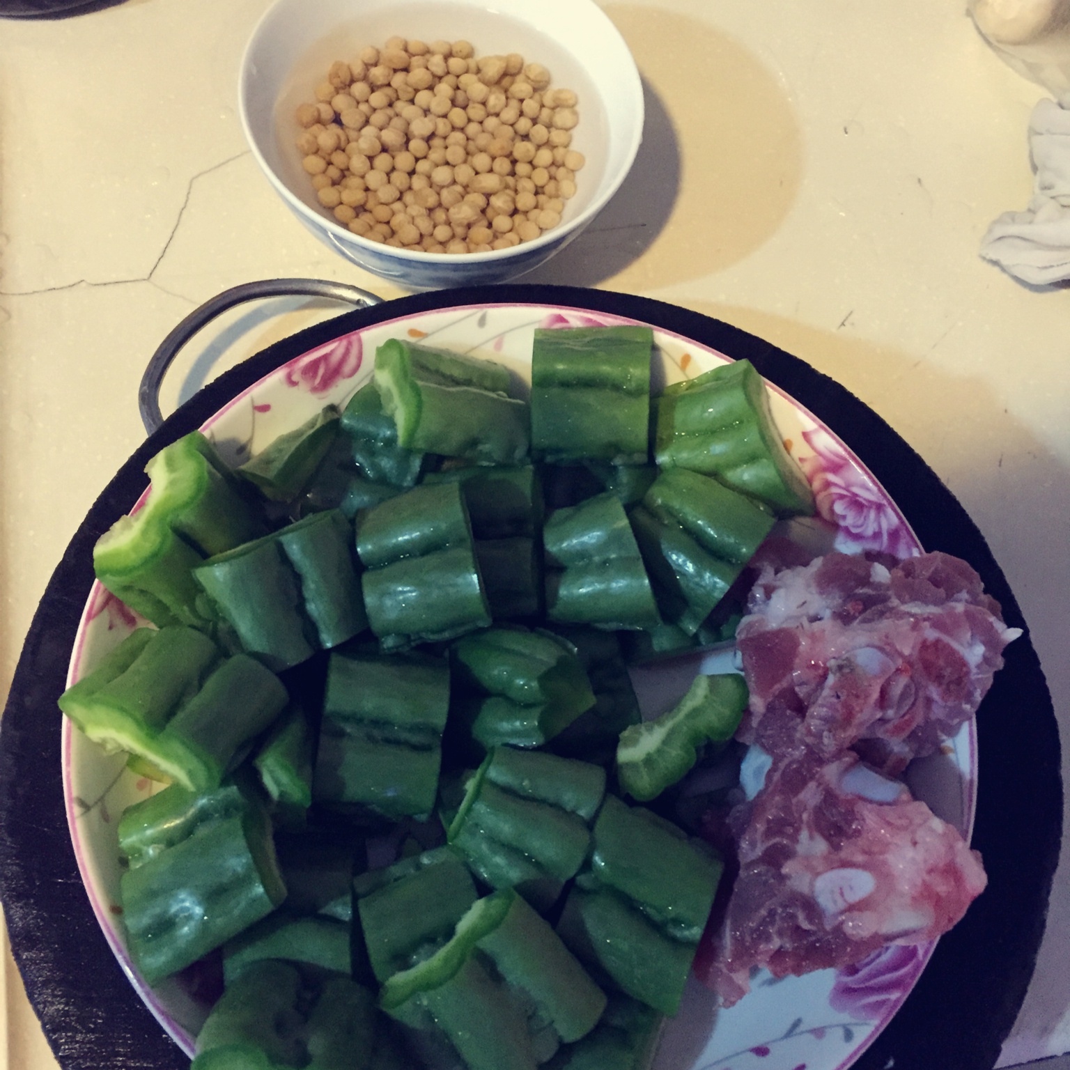 黄豆苦瓜排骨汤