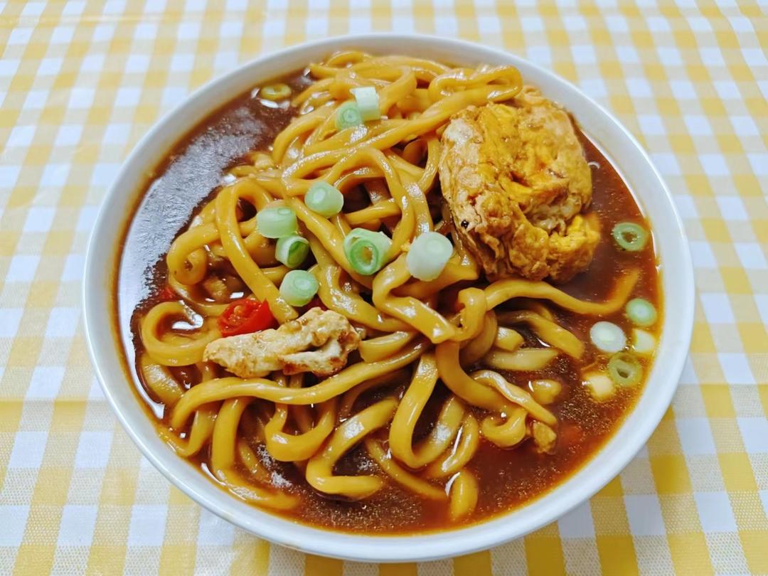 十分钟搞定！！酱汁浓郁好吃的荷包蛋焖面