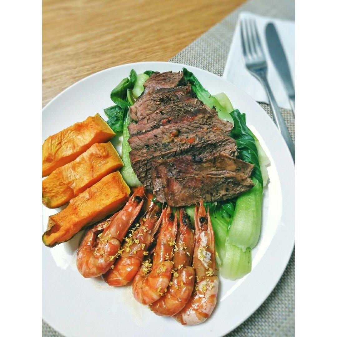 慢烧牛胸肉（铸铁珐琅锅烤箱版）迷迭香香气弥漫整个厨房～