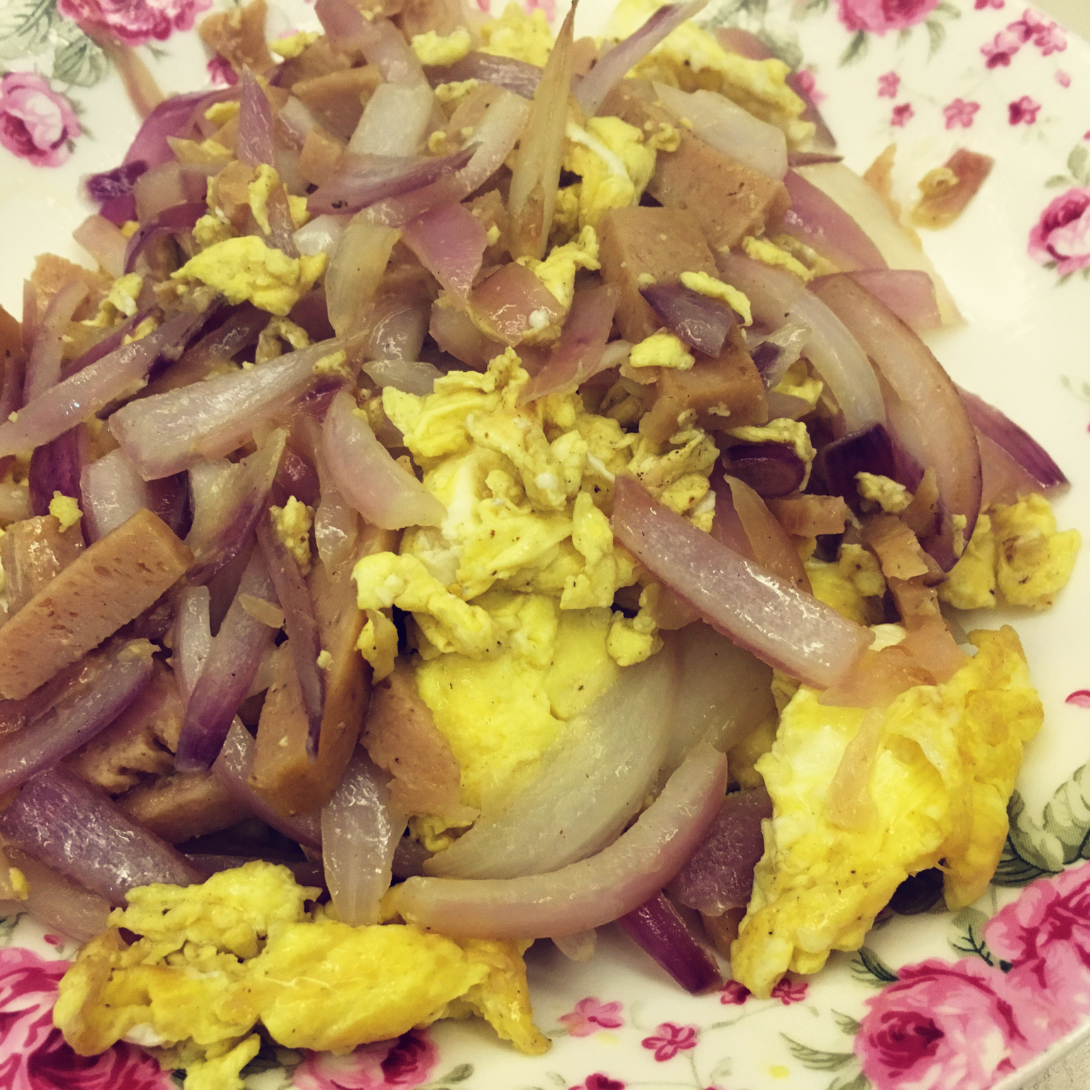 洋葱午餐肉炒鸡蛋