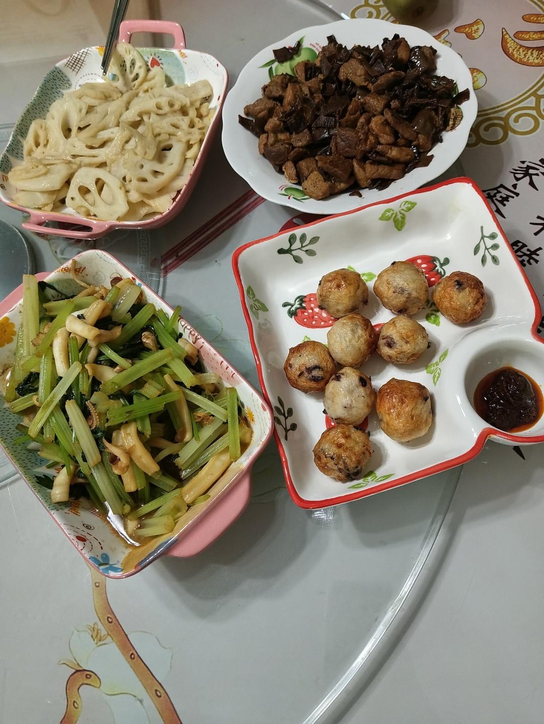 鲜鱿鱼🦑炒芹菜