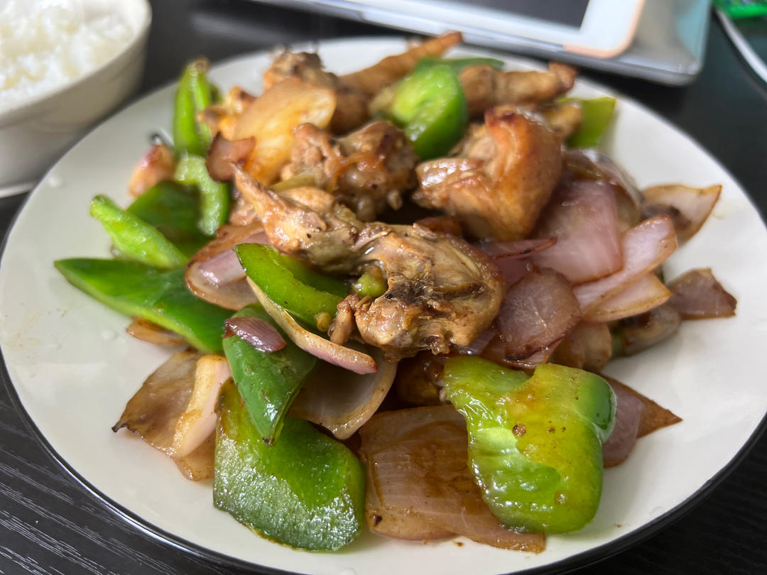 下饭菜：洋葱青椒炒肉片