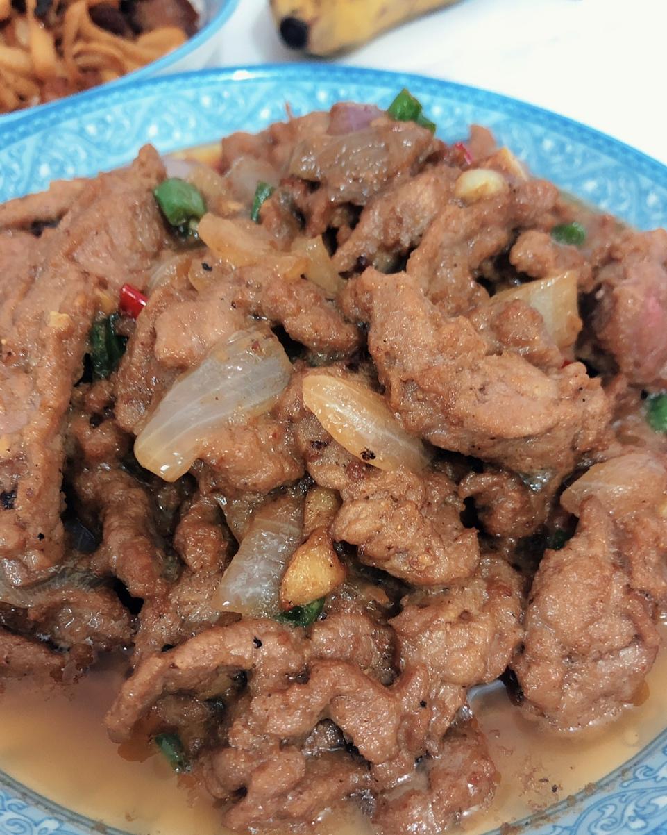 孜然洋葱炒牛肉粒