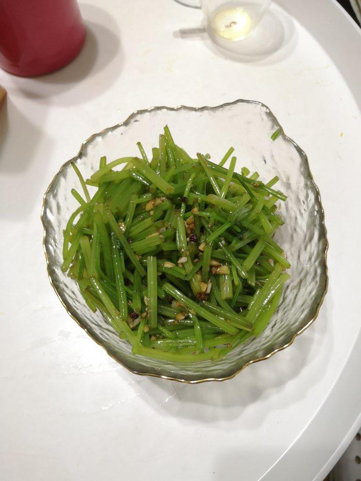 炝拌芹菜(冰凉爽口香辣的四季凉菜)