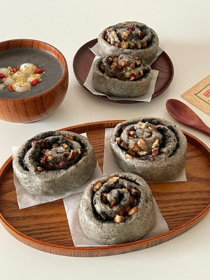 核桃红枣黑芝麻卷○料多多馒头卷的做法