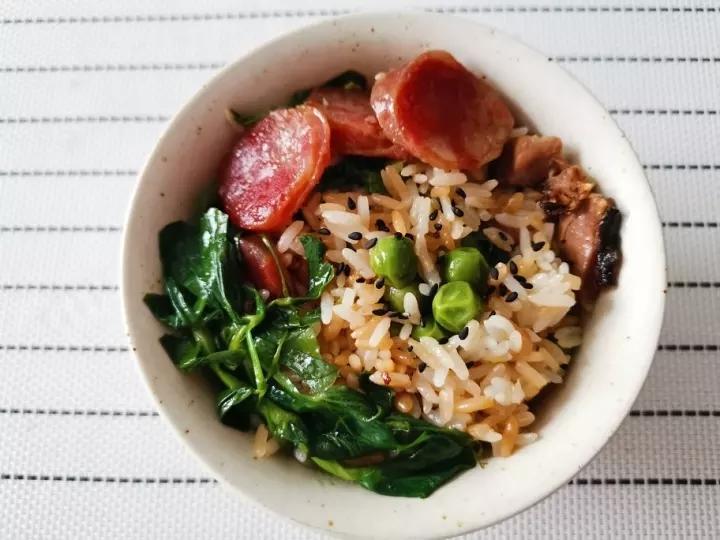 广式腊味煲仔饭（腊肠电饭锅版）