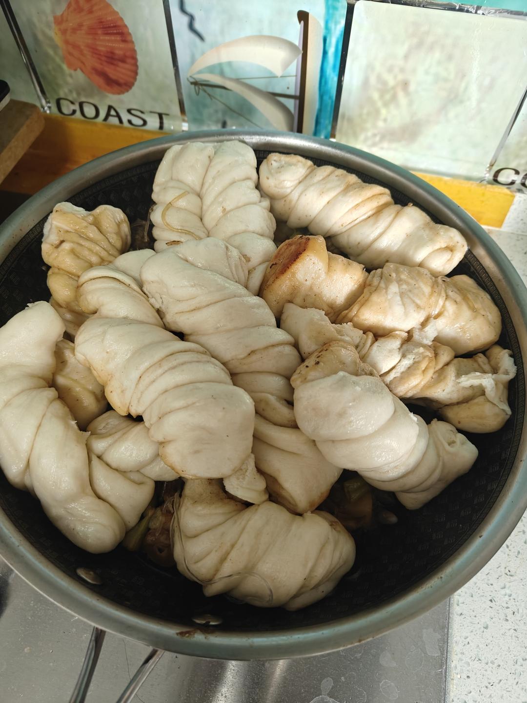 超好吃的【东北排骨烀饼一锅出】东北铁锅炖、“小猪盖被”