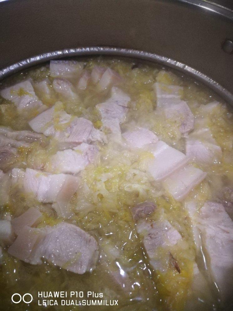 五花肉炖酸菜