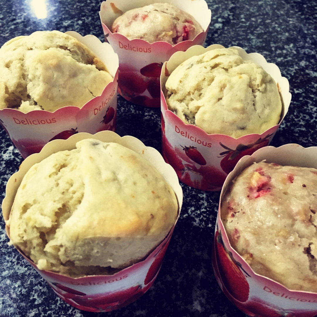 又快又美的草莓香蕉麦芬（杯子蛋糕）