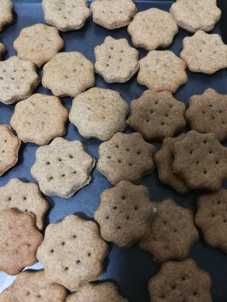 低卡减肥无油无糖全麦梳打饼干