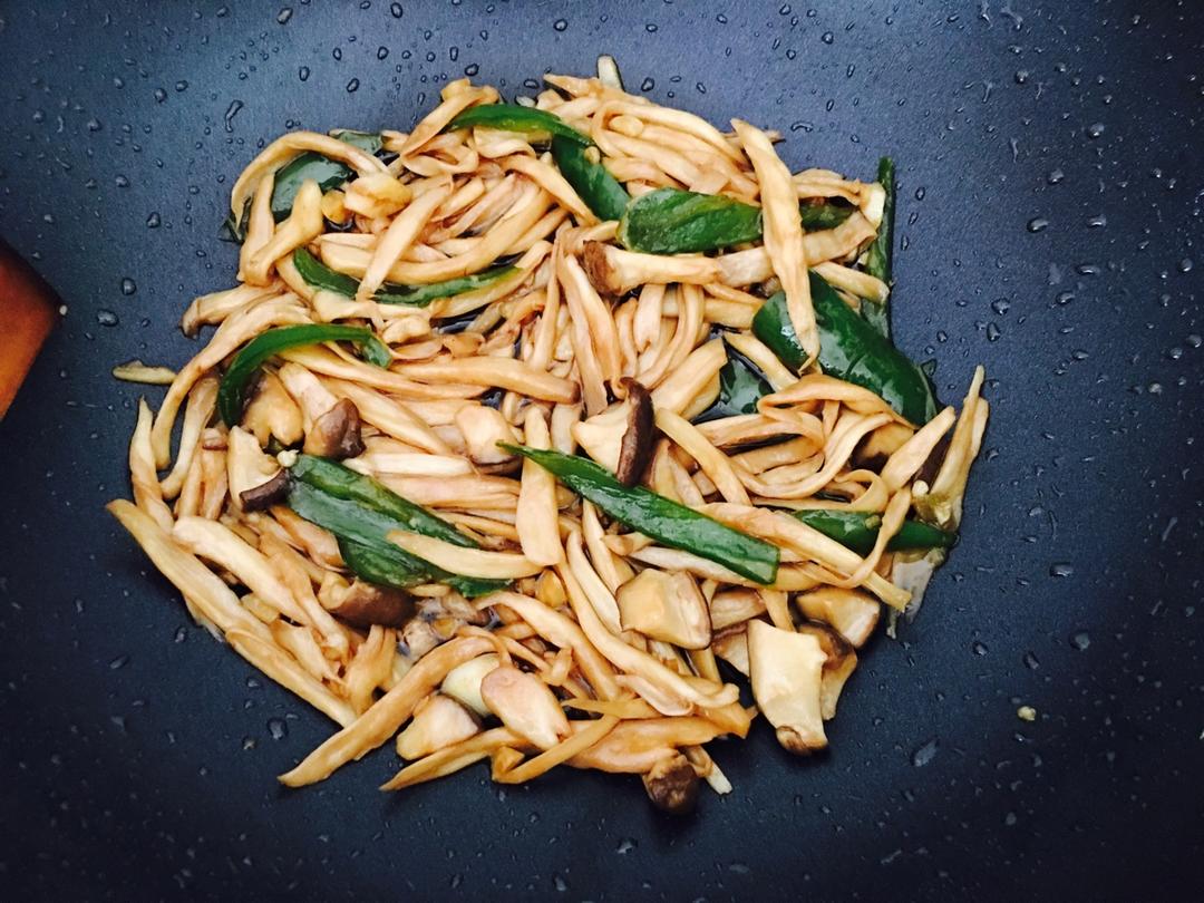 青椒素炒杏鲍菇