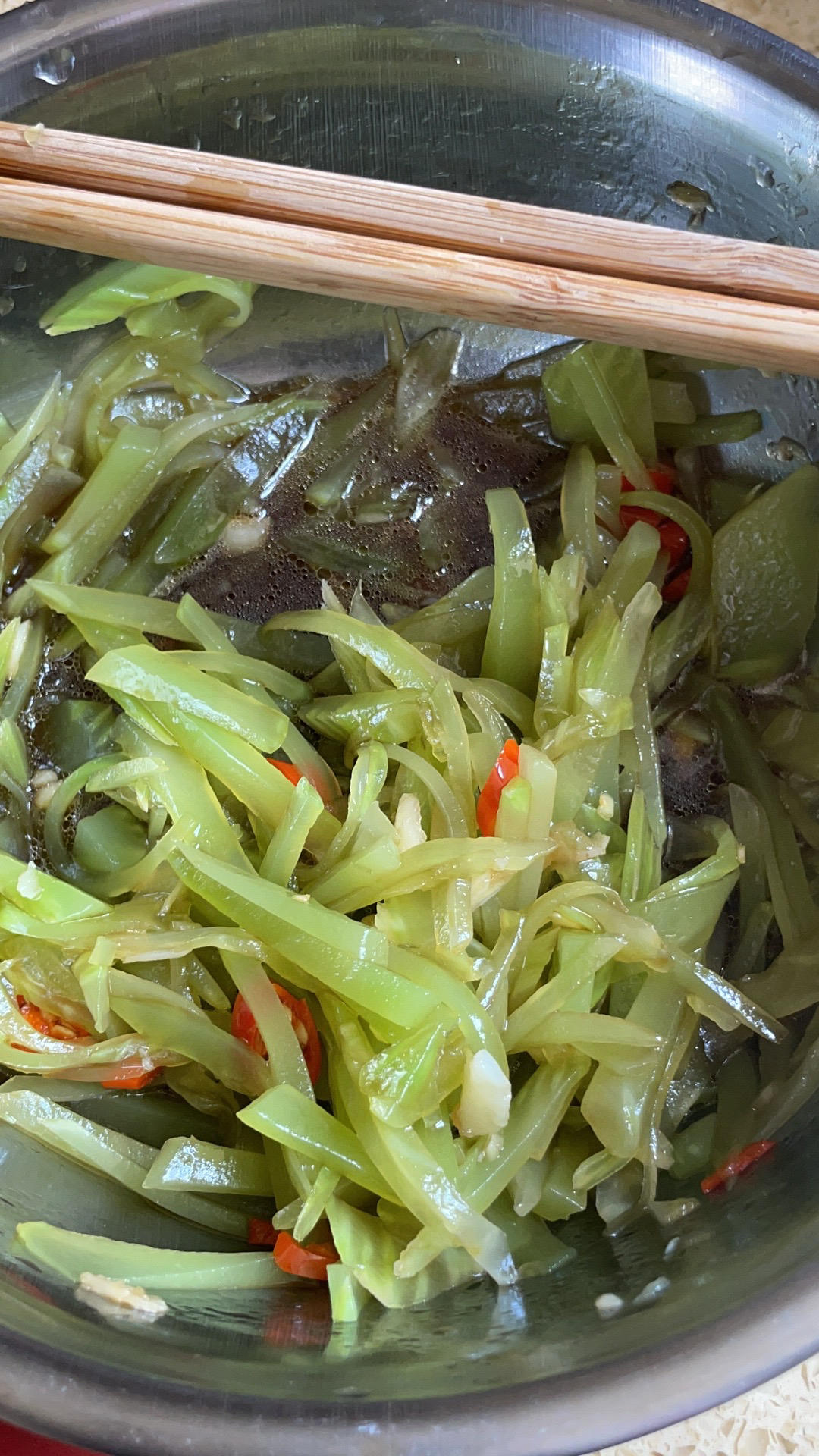 10分钟搞定的快手凉拌菜，清脆爽口的凉拌莴笋丝
