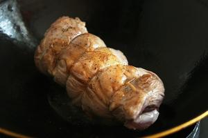 【山姆厨房】低温慢烤羊腿肉配热烤无花果 佐芥末酸奶的做法 步骤2