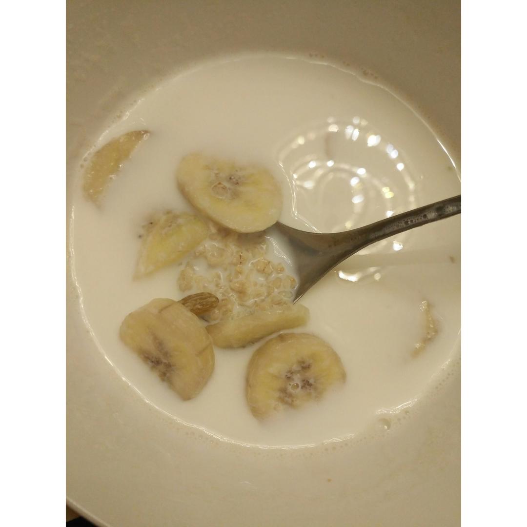 香蕉牛奶燕麦粥