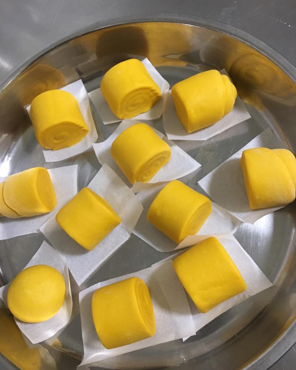 新手也可以--详解如何做出人见人爱、金黄的南瓜馒头