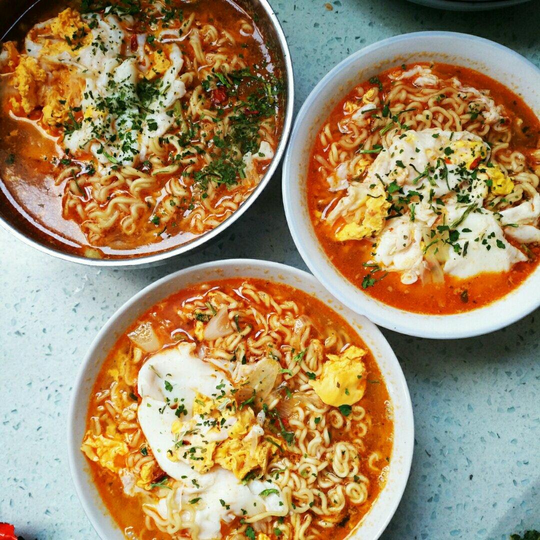 阿兰很可爱做的青菜鸡蛋方便面