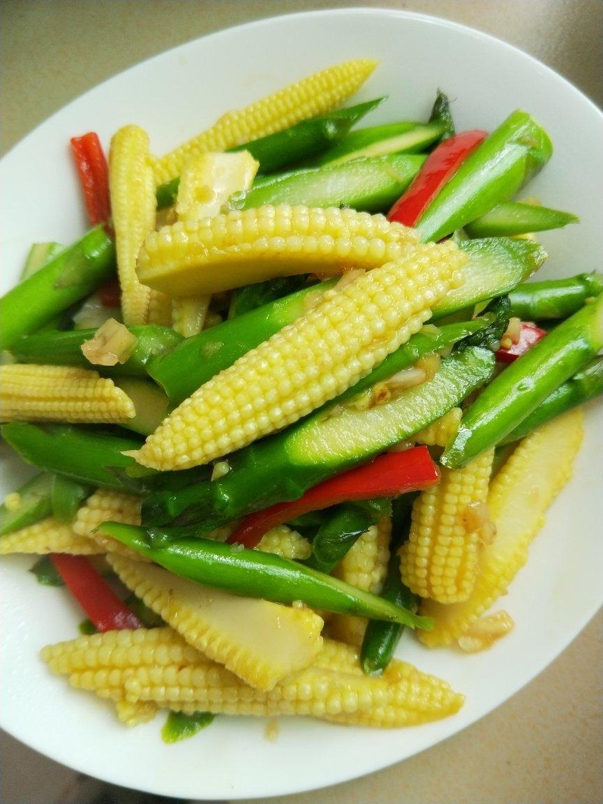 芦笋炒蘑菇