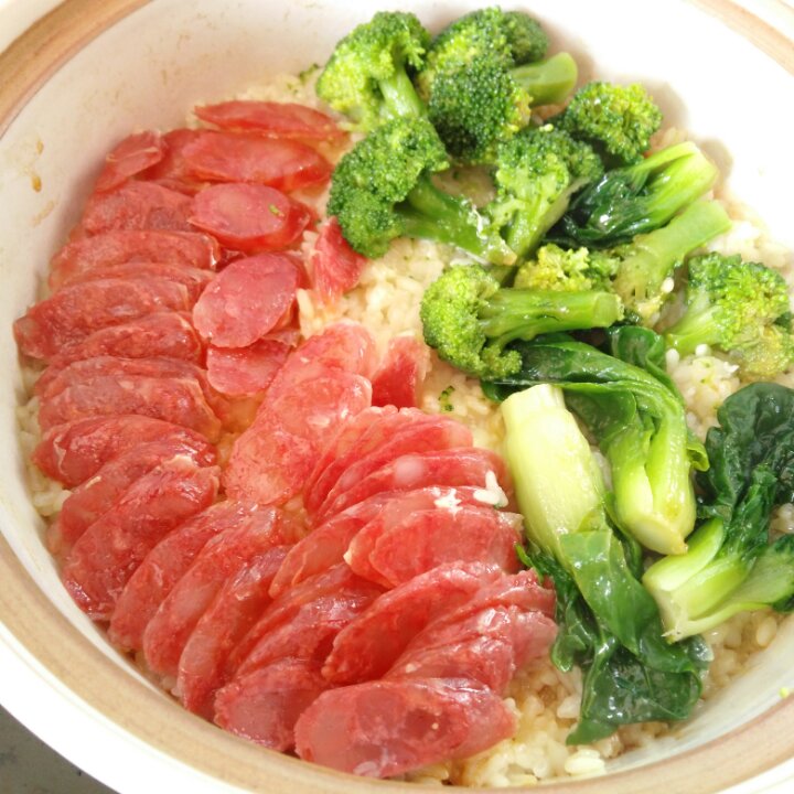 传统腊肠煲仔饭