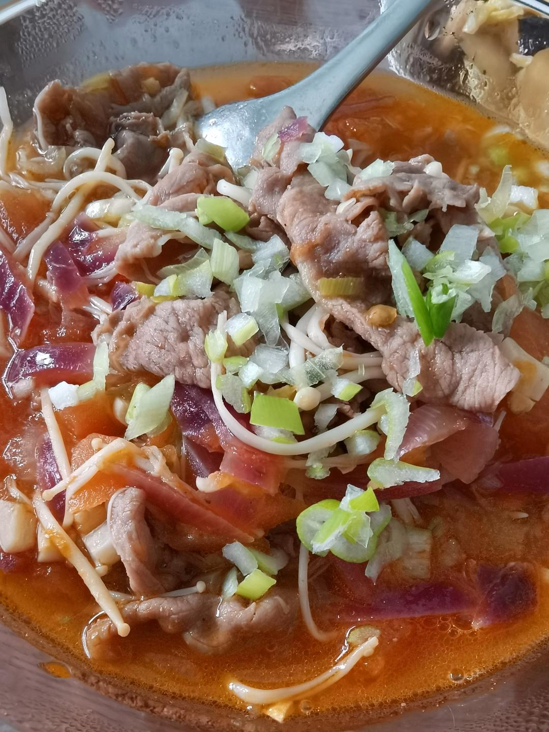 金针菇番茄肥牛卷