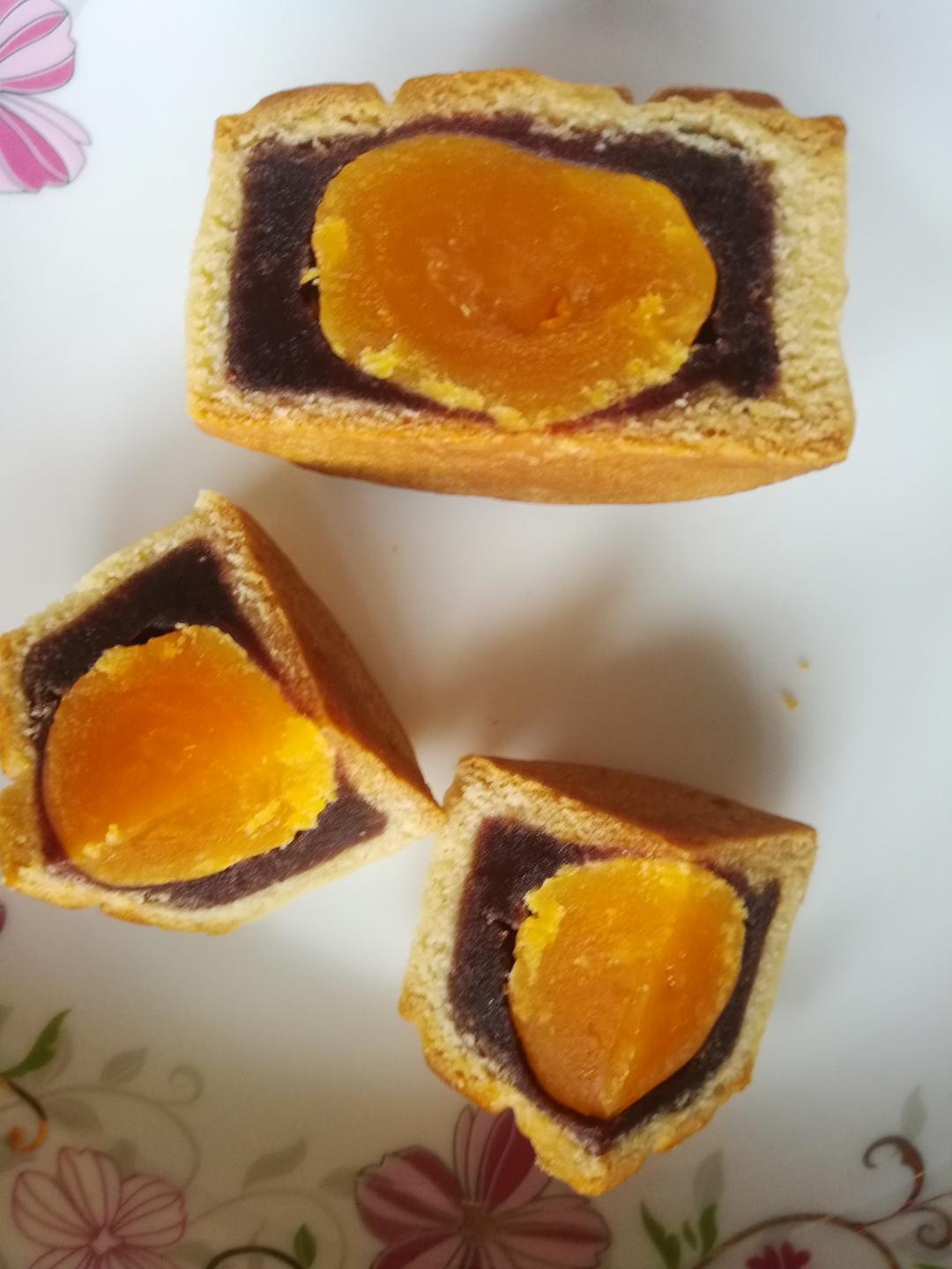 广式月饼—蛋黄莲蓉月饼