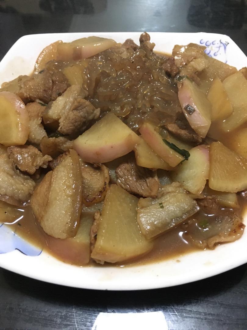 妈妈的家常菜~红皮萝卜炖粉条(绝配)