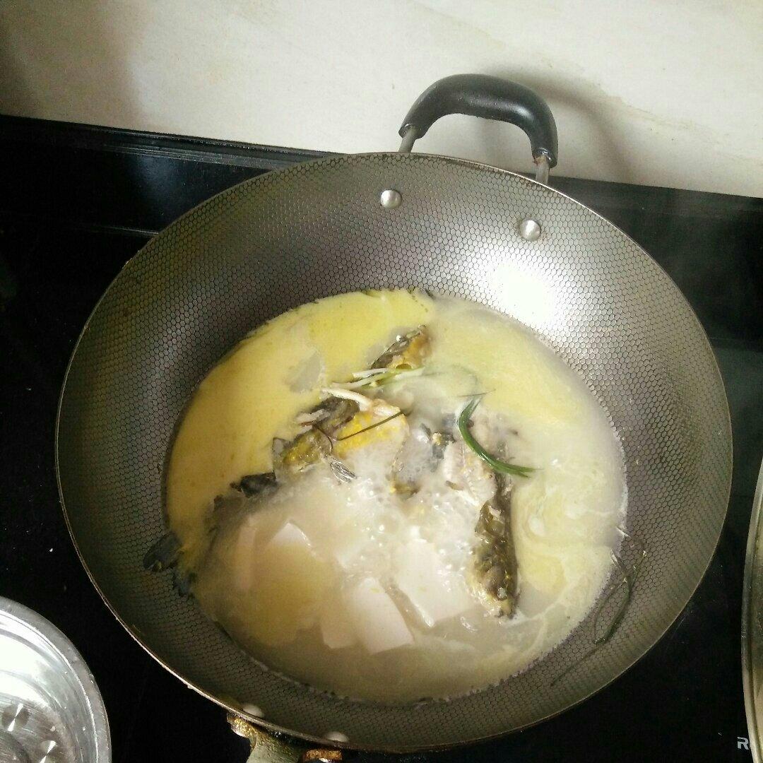昂刺鱼豆腐汤