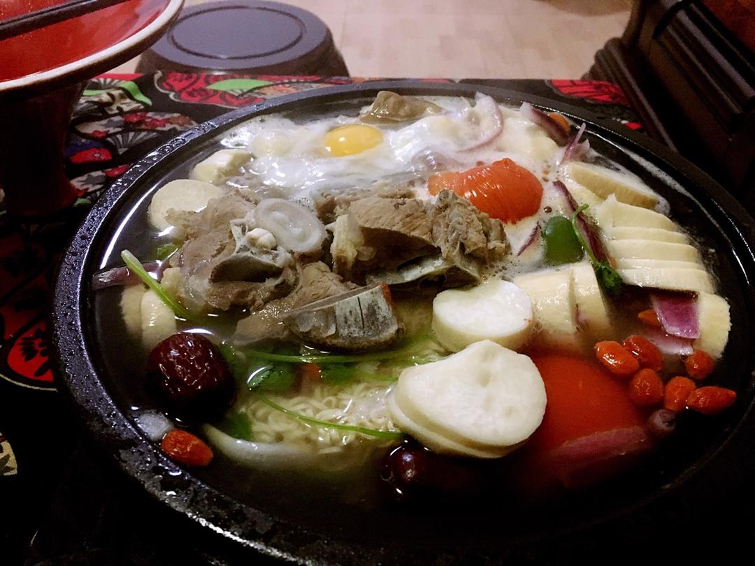 abjurar做的白汤羊蝎子火锅