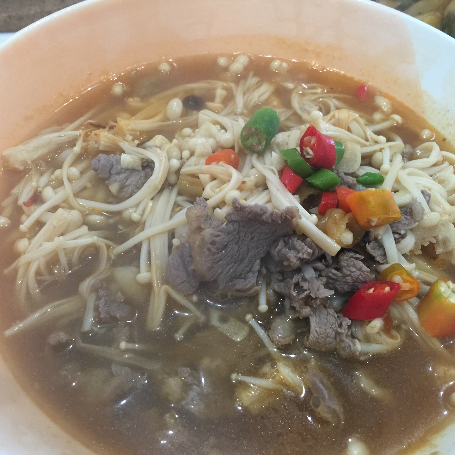 酸汤金针肥牛粉丝煲