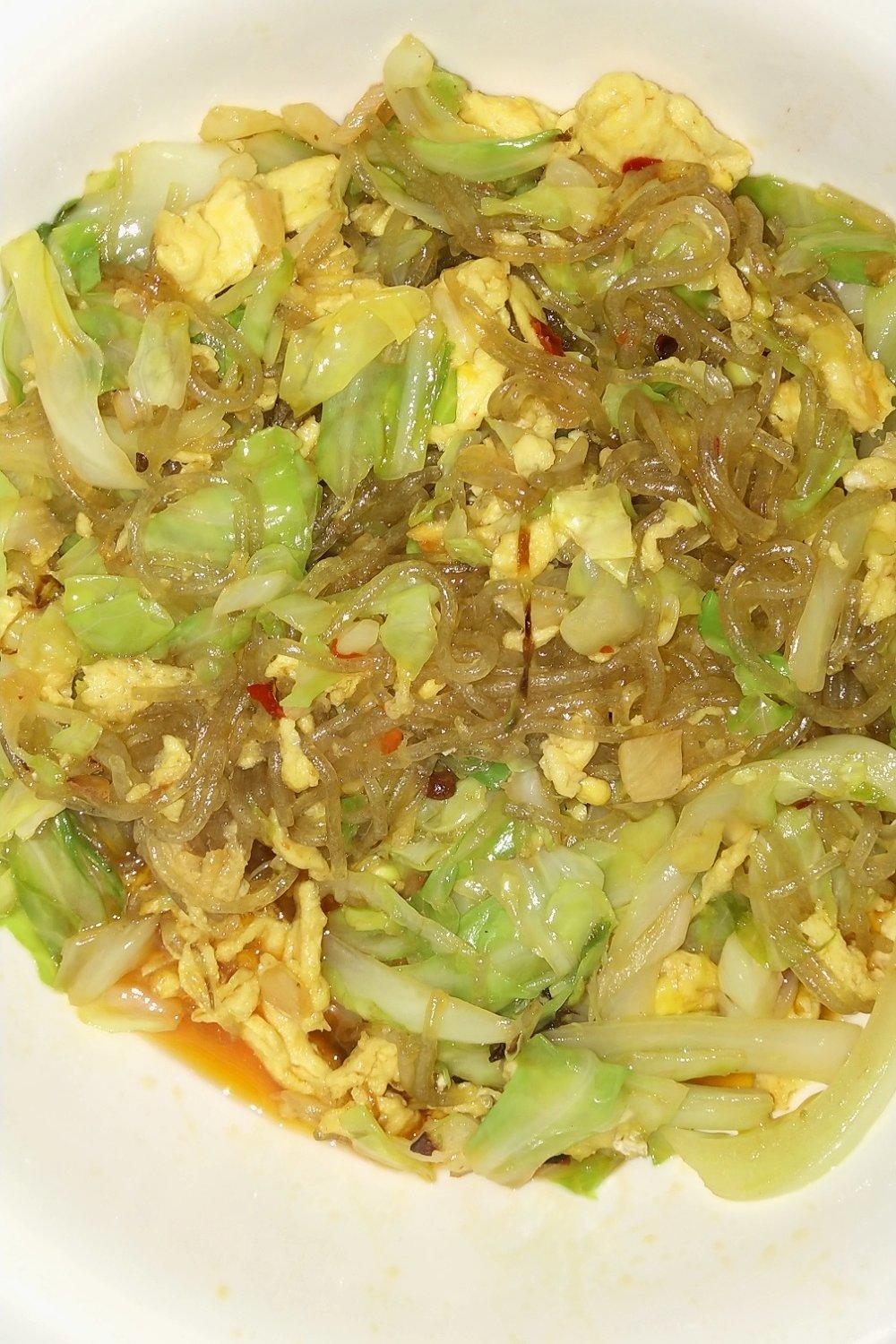 吃货的个人修养做的包菜粉丝炒鸡蛋