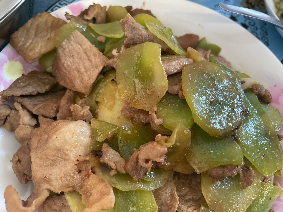 青笋炒肉片（肉片嫩青笋亮）