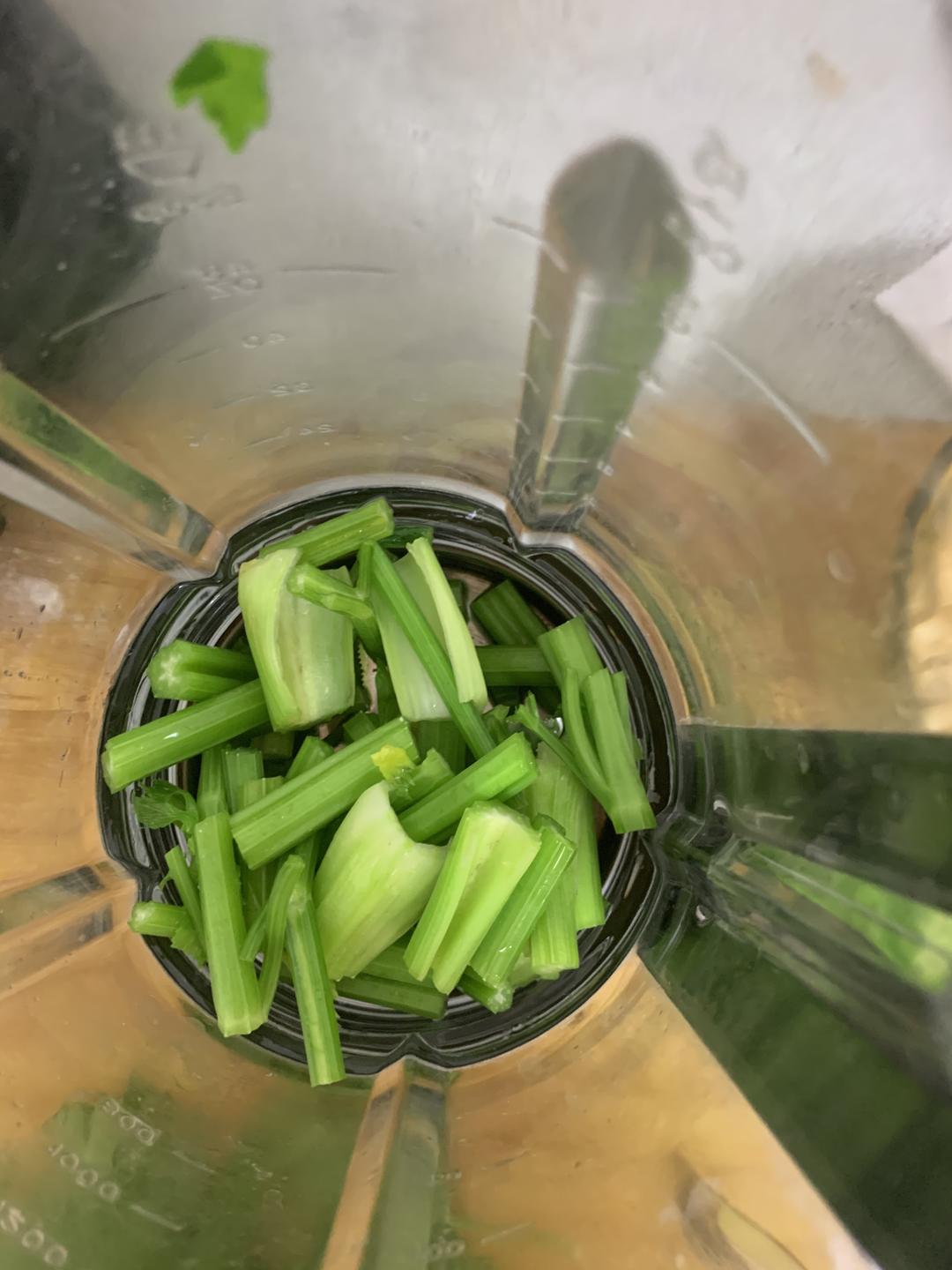 减肥降压芹菜汁