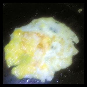 宝宝食谱 黄油洋葱菠菜培根杂粮面加煎蛋的做法 步骤5