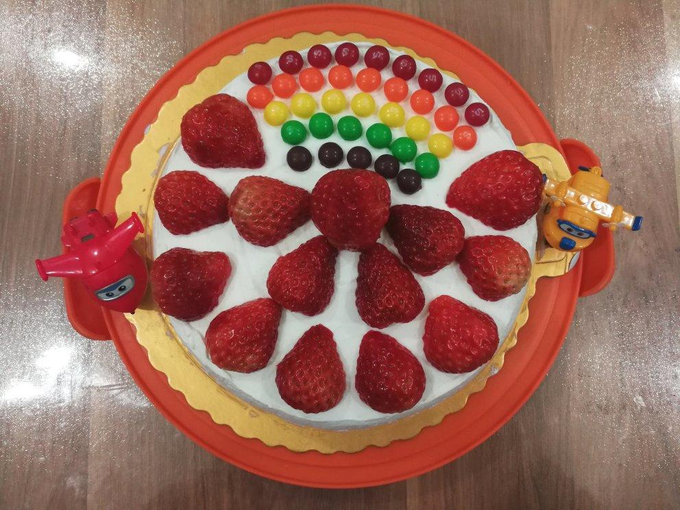 彩虹生日蛋糕