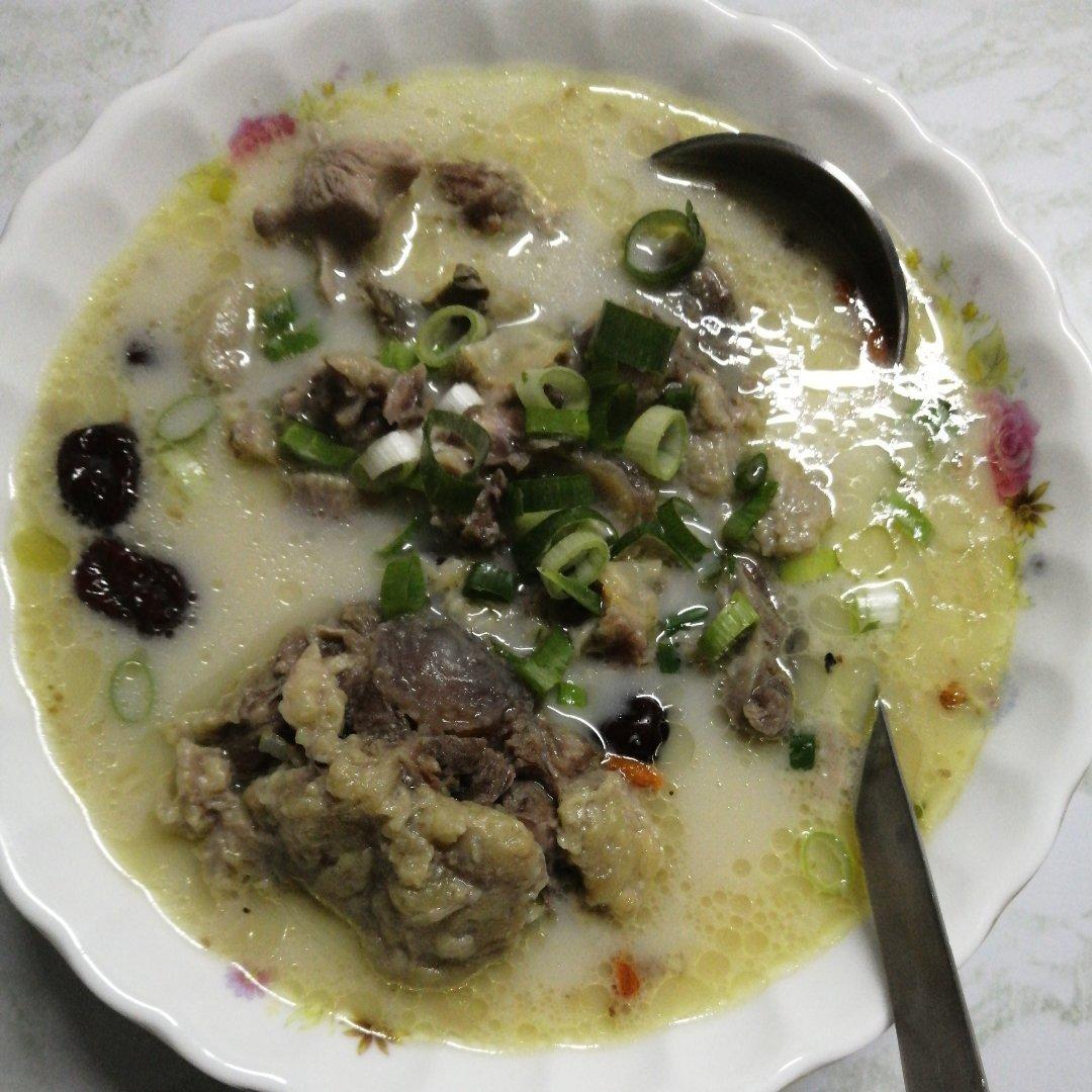 牛尾汤(不仅汤好喝，牛尾更有滋味)