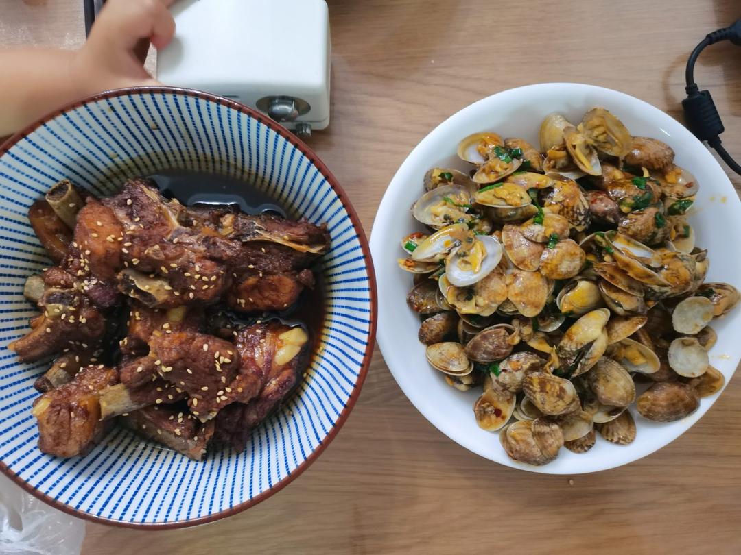 🔥超级简单的辣炒花蛤～味道绝对好吃到舔壳