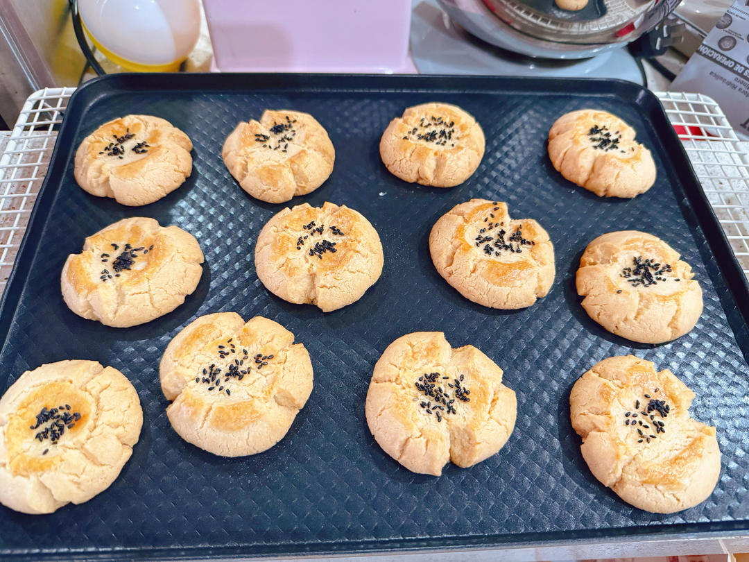 轻轻一按就碎掉的原味桃酥（不输猪油版）