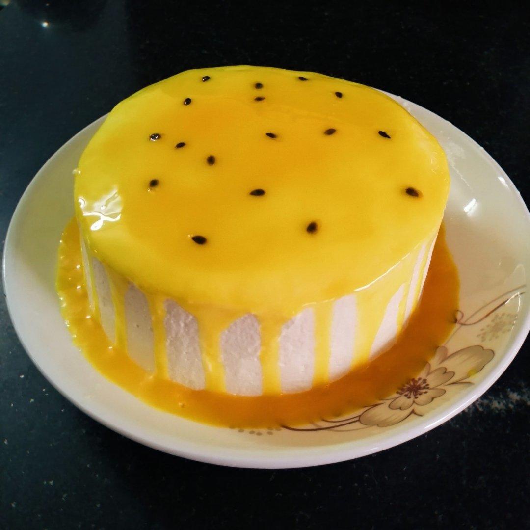 百香果淋酱戚风蛋糕（淋上百香果酱汁后好吃到爆炸！）