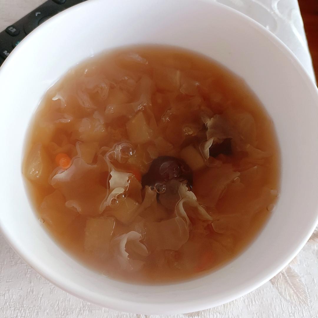 【孕妇食谱】红枣银耳汤，粘粘糯糯满口都是胶原蛋白，美容又养颜～