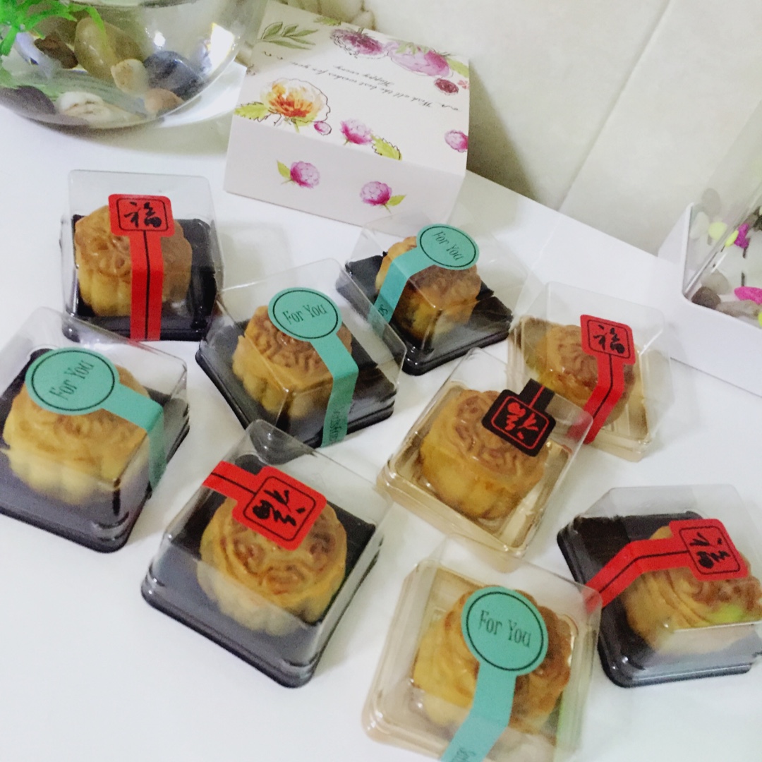 广式月饼—蛋黄莲蓉月饼