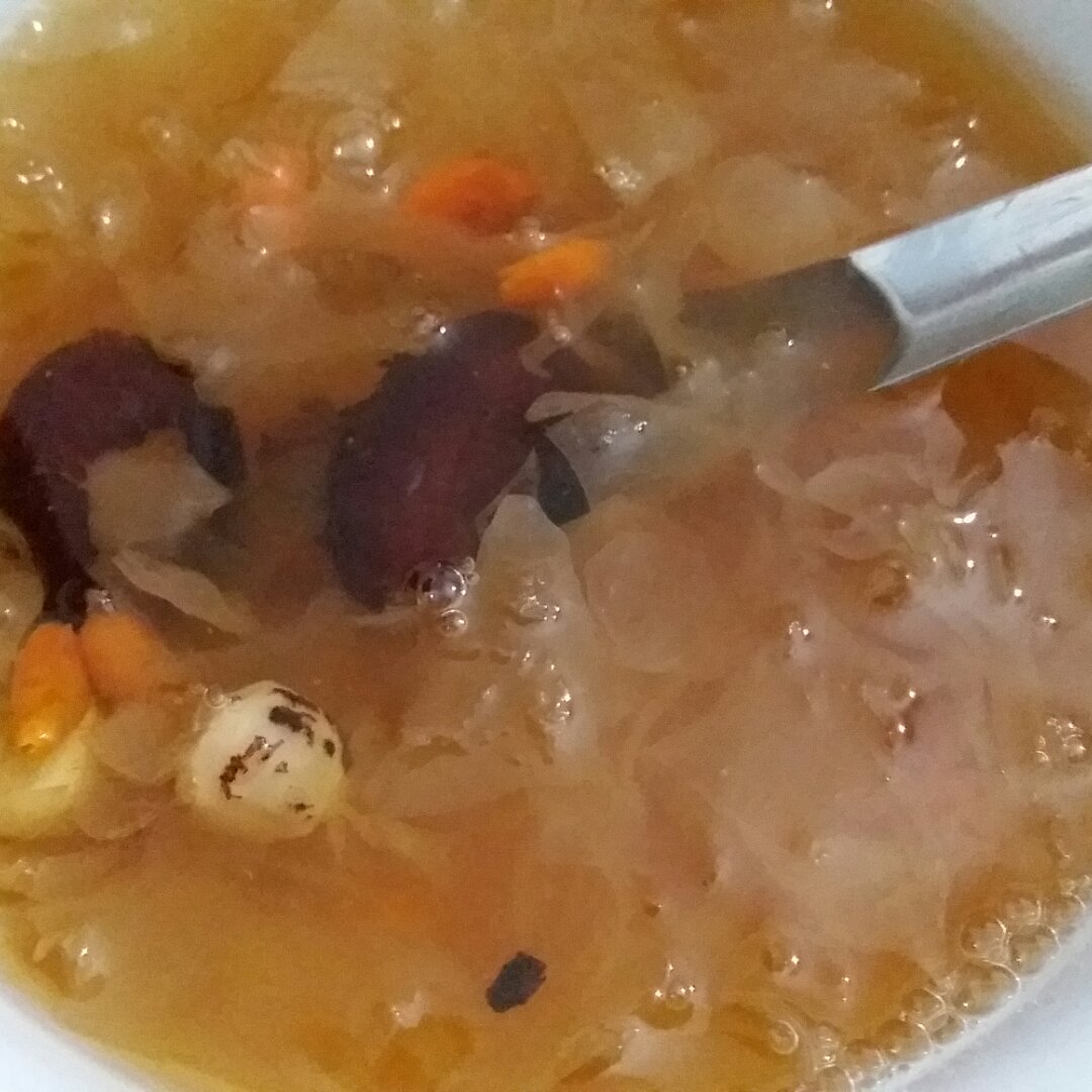 冰糖银耳红枣汤