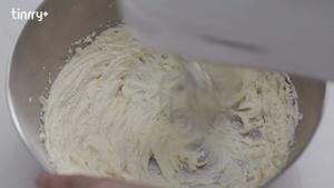 《Tinrry+》斑斓流心冰皮月饼（椰子和榴莲口味）的做法 步骤6