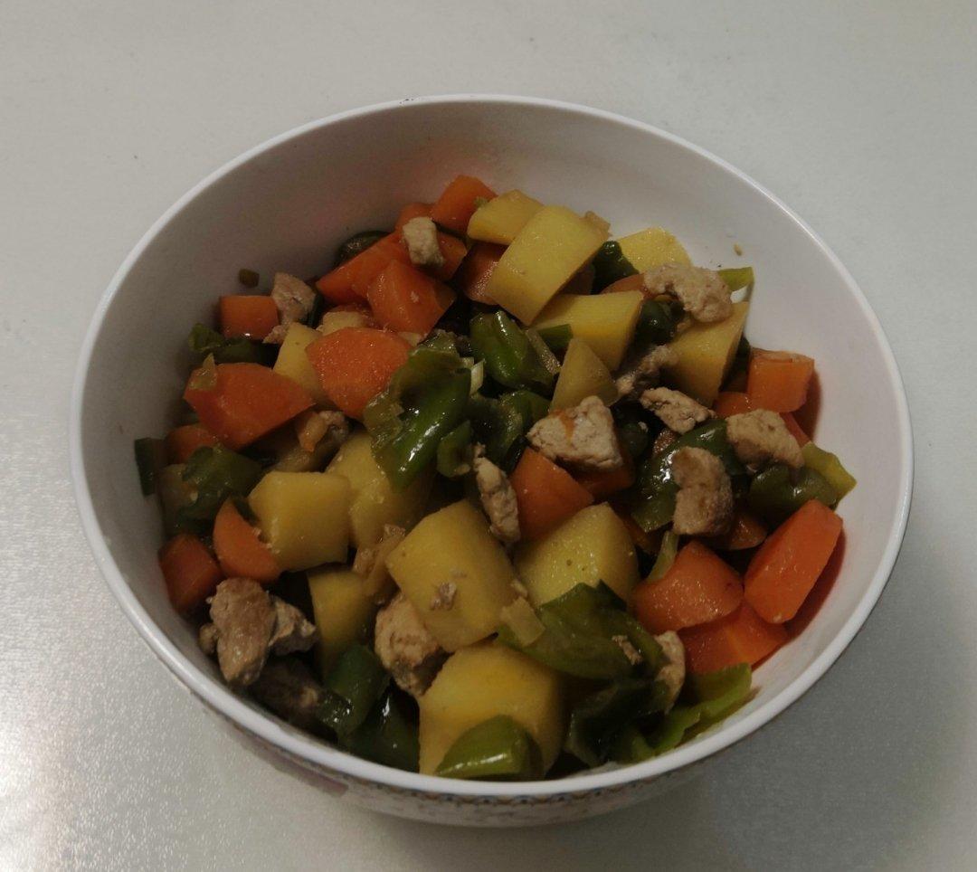土豆胡萝卜炒肉丁