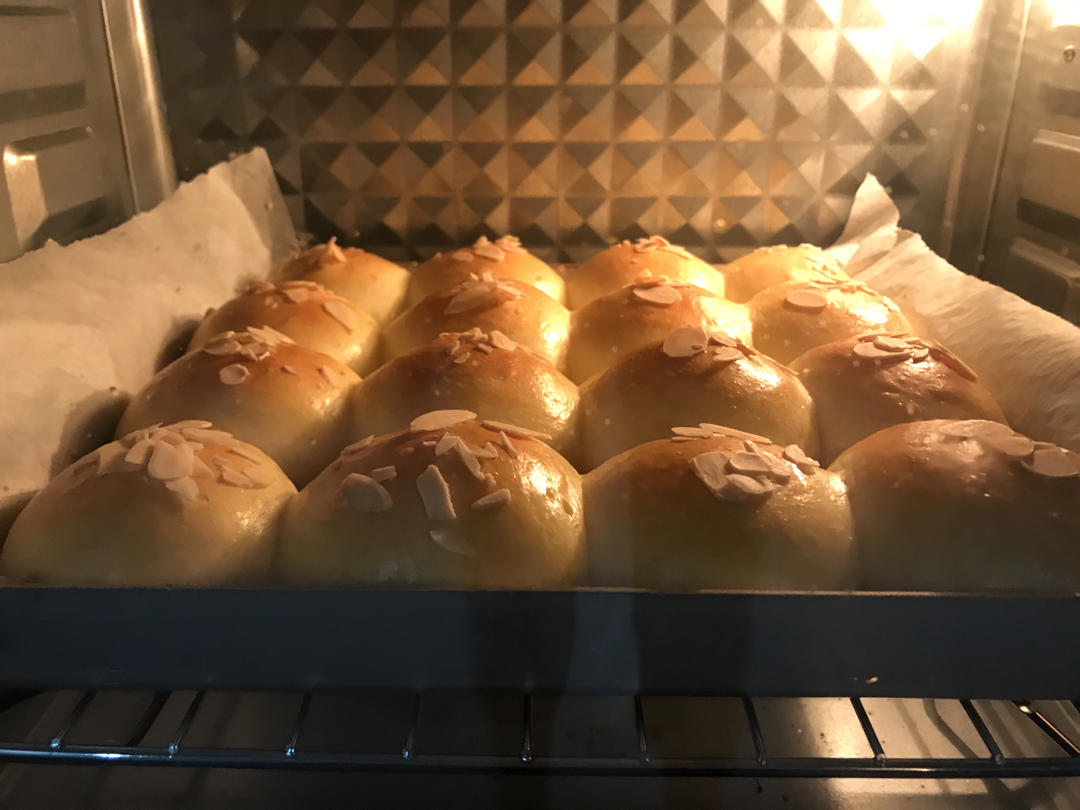 一次发酵绵柔奶油小餐包（消耗淡奶油）