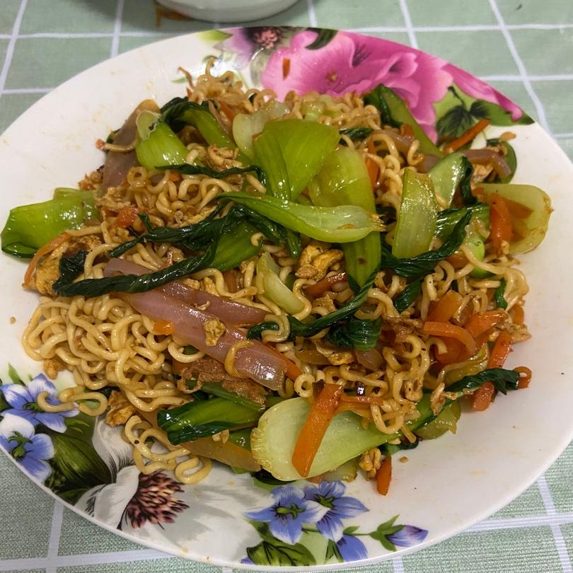 路边摊风味炒方便面