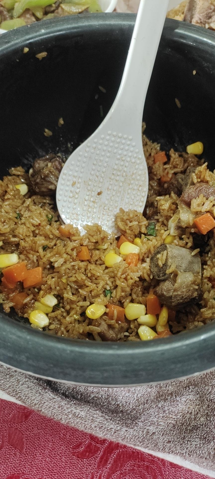 【排骨焖饭】