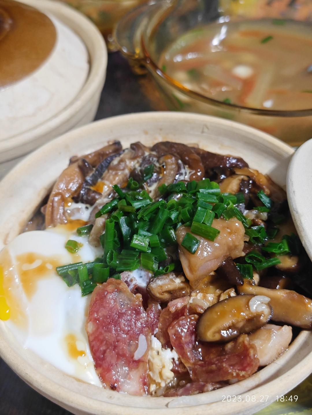 香菇滑鸡煲仔饭